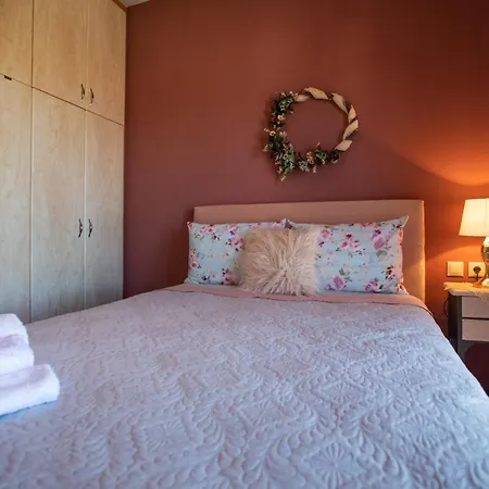 Alkithea, Cozy With Amazing Sea View *